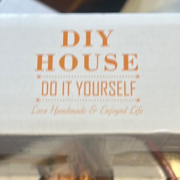 Holiday Time Green and Red Festive Decor Dollhouse Kit #8009 - Picture 4 of 14